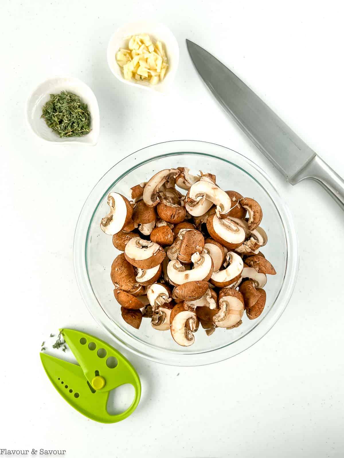 Chopped mushroom and garlic for creamy mushroom soup.