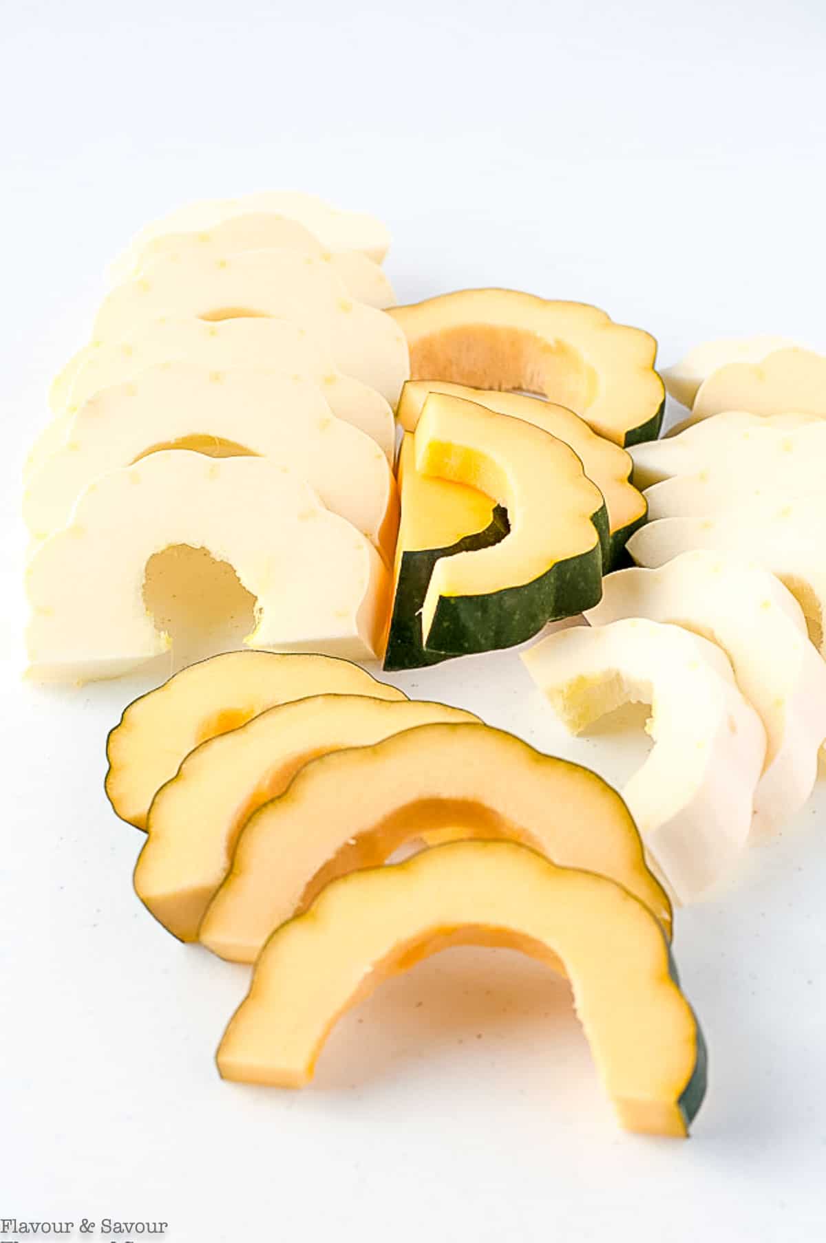 Slices of both green and white acorn squash.