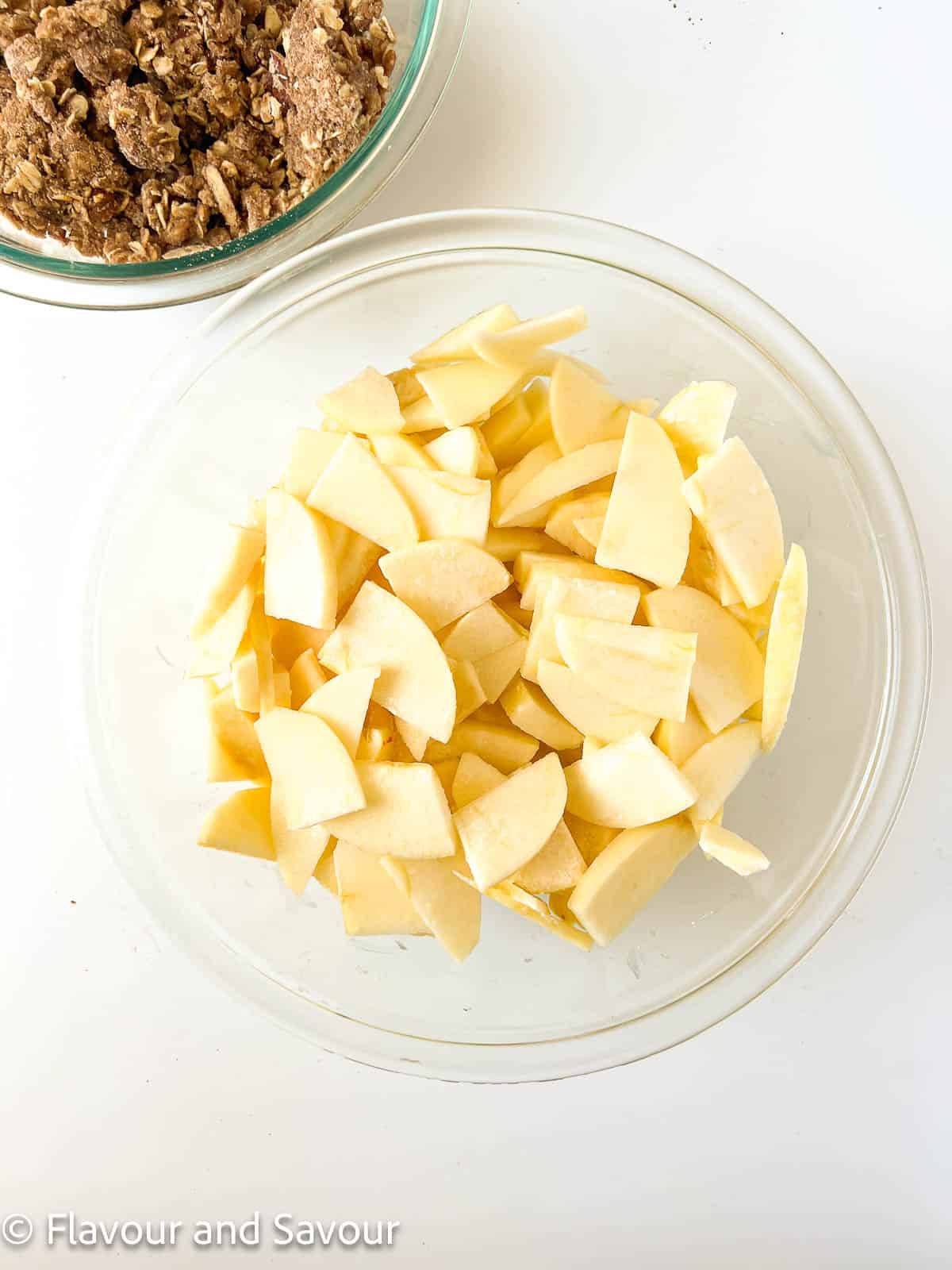 Sliced apples in a glass bowl.