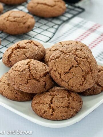 Chai-spiced snickerdoodles cookies on a plate.