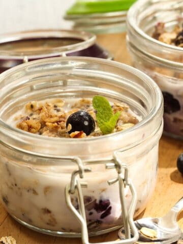 Featured image of a jar of blueberry oatmeal for 35 oatmeal recipes.