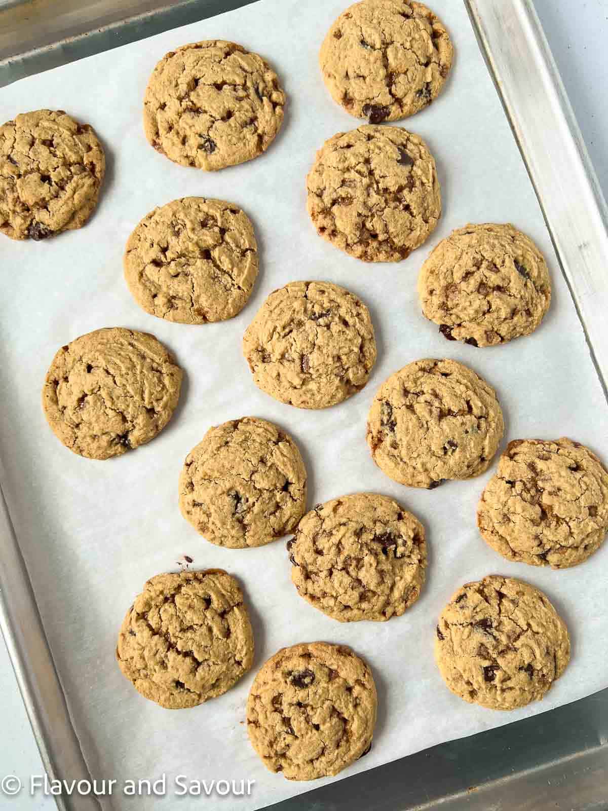 A baking sheet with a batch of cookies.