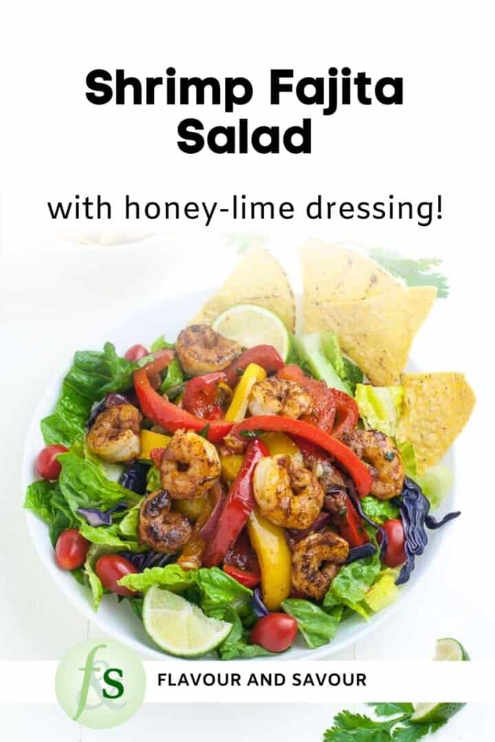 Image with text overlay for shrimp fajita salad bowl.